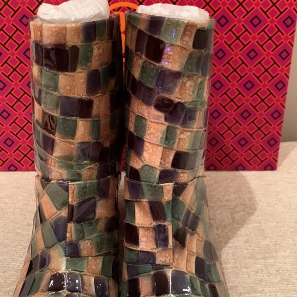 TORY BURCH LILA HAND PAINTED EMBOSSED PATENT LEATHER BOOTS MADE IN ITALY 🇮🇹 - Picture 8 of 16